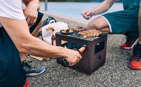 Höfats Beer Box inclusief Grillrooster - 38,5 x 28 x 35cm - Set - Corten Staal - Multifunctioneel - Bierkrat - Vuurkorf - Bijzettafel - Kruk van Höfats — afbeelding 3