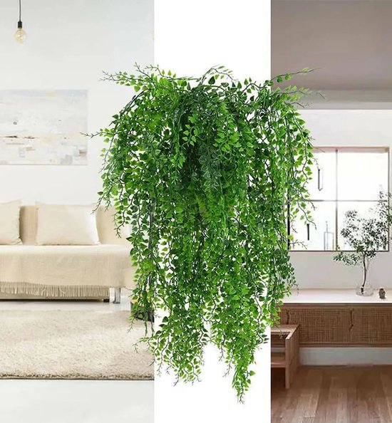 Een volle, groene kunsthangplant met lange, hangende takken in een interieur.