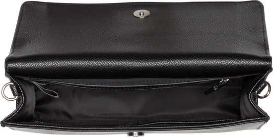 Open zwarte Valentino Bags clutch met zilveren V-logo en franjehanger, zilveren kettingband, vakverdeling.