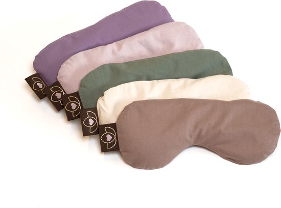 Pile de masques pour les yeux dans des tons terreux et violets.