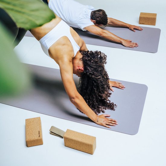 A-FTNSS Yoga Blocs Set Liège | 100% liège portugais | 2 Blocs de Yoga en liège (22,7 x 12 x 7,5 cm) + Riem de Yoga gratuite