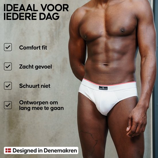 Man met witte slip van Danish Endurance met rode bies. Ideaal voor iedere dag: comfort fit, zacht gevoel, schuurt niet, ontworpen om lang mee te gaan.