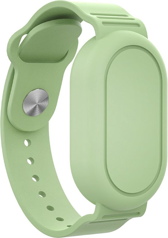 Main d'enfant portant un bracelet bleu foncé, doux et confortable.