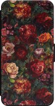 Casimoda® bookcase - Geschikt voor iPhone 15 Pro - Hoesje met pasjeshouder - Floral Garden - Rood - Kunstleer