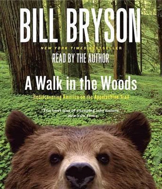 Boekomslag van "A Walk in the Woods" van Bill Bryson, met een beer op de voorgrond en een bos op de achtergrond.