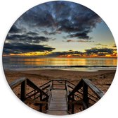 Dibond Wandcirkel - Trap naar Strand - 60x60cm Foto op Aluminium Wandcirkel (met ophangsysteem)