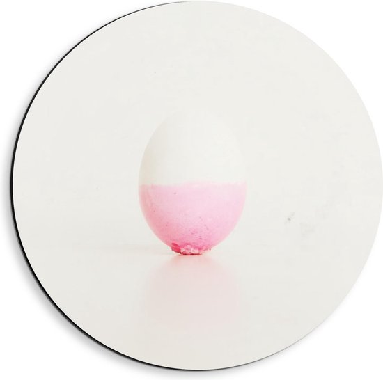 Dibond Wandcirkel - Roze met Wit Ei op Witte Achtergrond  - 40x40cm Foto op Aluminium Wandcirkel (met ophangsysteem)
