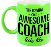 Awesome coach cadeau mok / beker neon groen 330 ml