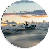 Dibond Wandcirkel - Surfer in de Zee - 30x30cm Foto op Aluminium Wandcirkel (met ophangsysteem)