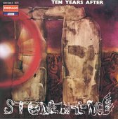 Albumcover met de tekst 'Stonedhenge' en 'Ten Years After'. Een abstracte afbeelding van stenen met rode en paarse tinten.