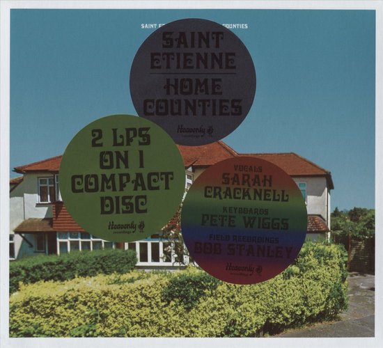 Sleeve met een huis en drie cirkels met tekst: Saint Etienne Home Counties, 2 LPs on 1 CD, Vocals Sarah Cracknell, Keyboards Pete Wiggs, Field Recordings Bob Stanley. Heavenly recordings.