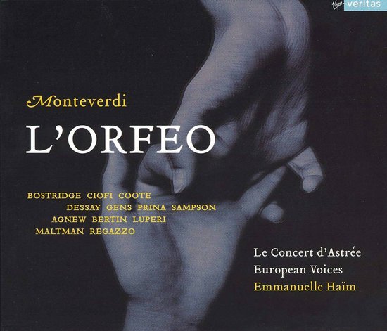 CD-hoes L'Orfeo van Monteverdi met de titel in sierletters en een zwart-witafbeelding van twee handen die elkaar vastpakken. De cast en het ensemble worden vermeld.