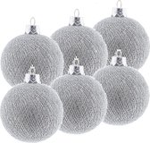 6x Zilveren Cotton Balls kerstballen 6,5 cm - Kerstversiering - Kerstboomdecoratie - Kerstboomversiering - Hangdecoratie - Kerstballen in de kleur zilver