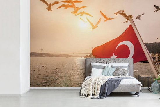 bol.com | Fotobehang Vlag Turkije - Een Turkse vlag op een schip fotobehang  vinyl breedte 360 cm...