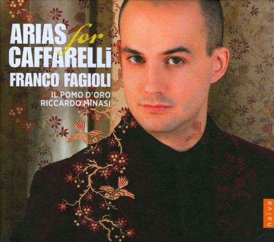 Buste van Franco Fagioli in een zwart pak met een patroon van bloemen en vogels. 'Arias for Caffarelli, Franco Fagioli, Il Pomo d'Oro, Riccardo Minasi' in witte en rode letters.