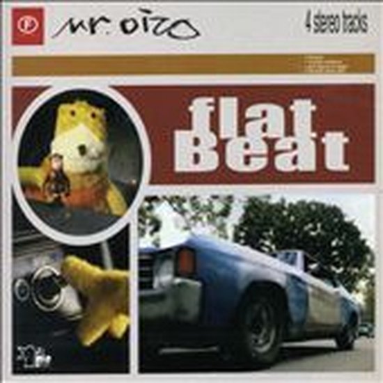 Albumhoes met "Flat Beat" en "4 stereo tracks" in witte letters. Een gele knuffel met een kleine pop ernaast.