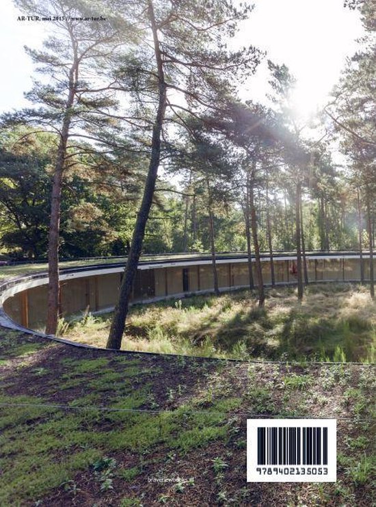 AR-TUR, mei 2017. Een gebogen gebouw met groen dak, gefotografeerd vanuit de weide.