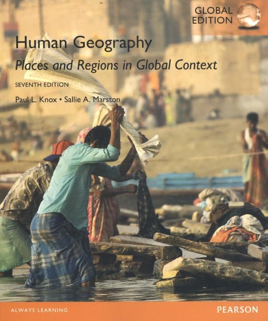 Boek "Human Geography: Places and Regions in Global Context", zevende editie, met op de omslag een foto van mensen in traditionele kleding bij een waterkant.