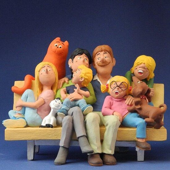 Jan, jans en de kinderen  beeld Familie op de bank van Parastone vrolijke kleuren