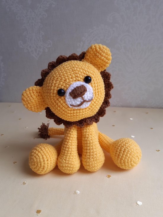 Simba - peluche poupée - roi lion - crochet - décoration - 22 cm - jaune -  fait main