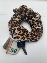 Scrunchie luipaard velvet met zakje