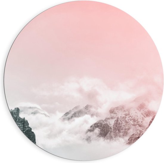 Dibond Wandcirkel - Wolken in de Bergen met Roze Lucht - 90x90cm Foto op Aluminium Wandcirkel (met ophangsysteem)