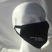 MASKER MET TEKST 'JONGER DAN JE DENKT'