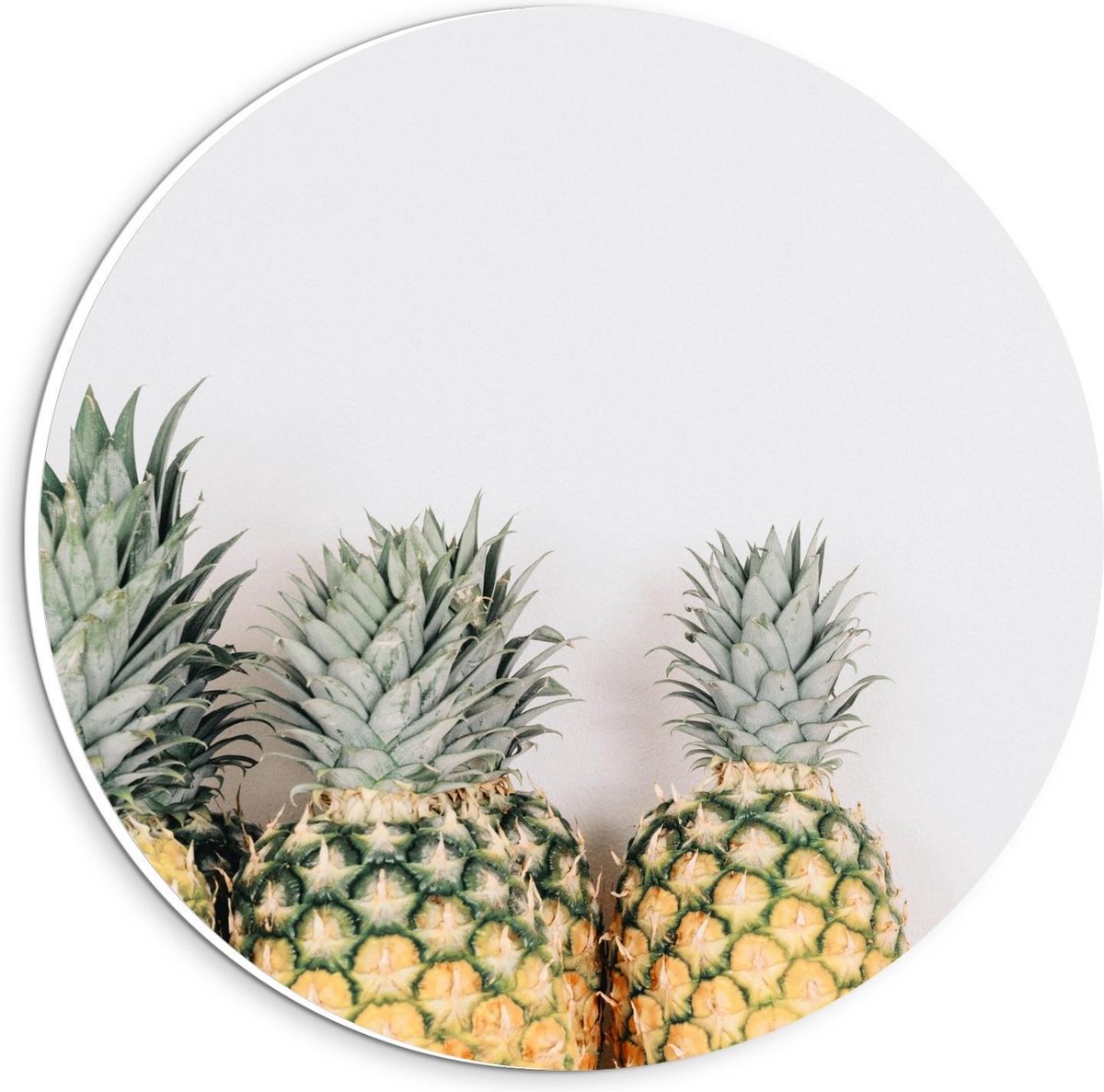 Forex Wandcirkel - Ananas op Witte Achtergrond  - 20x20cm Foto op Wandcirkel (met ophangsysteem)