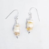 RY silver| Oorbellen dames| Zilver| Handgemaakte oorhangers| White Pearl| Zoetwaterparel| Wit