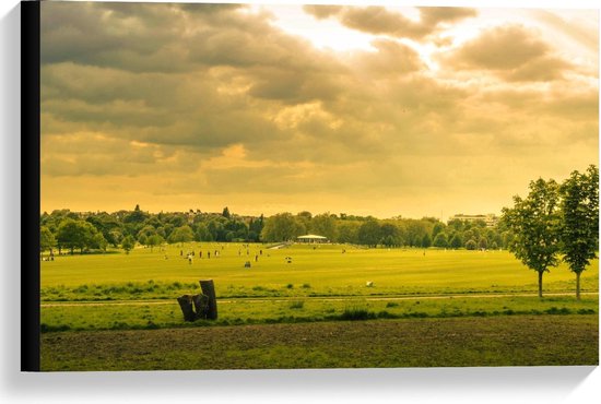 Canvas  - Groen Landschap met Bewolkte Lucht - 60x40cm Foto op Canvas Schilderij (Wanddecoratie op Canvas)