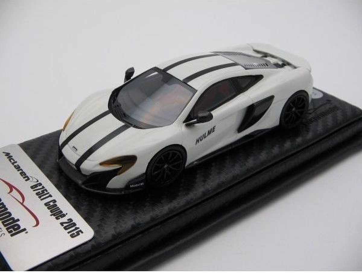 De 1:43 Diecast modelauto van de McLaren 675LT de Goodwood Edition 2016 in het wit. Dit model is beperkt door 50 stuks. De fabrikant van het schaalmodel is Looksmart.Dit model is alleen online beschikbaar.