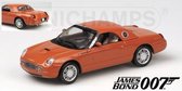 De 1:43 Diecast Modelcar van de Ford Thunderbird van de James Bond Girl Jinx.De fabrikant van het schaalmodel is Minichamps.Dit model is alleen online beschikbaar.