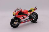 De 1:12 Diecast model van de Ducati Desmosedici GP11 Ducati MotoGP Team #46 van de MotoGP 2011.De coureur was Valentino Rossi.De fabrikant van het model is Minichamps.