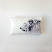 Swan Spring Raw Earth Winter Lion | Sierkussenhoes | Wit | Zwart | 30 x 50cm