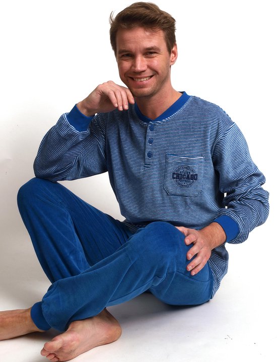 Velours heren pyjama. Let op: Grijs gestreept jasje en Grijze broek.  Outfitter M | bol.com