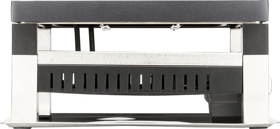Zijaanzicht van een tafelgrill met zilverkleurig metalen frame en een zwarte bovenplaat. De grill heeft ventilatieopeningen aan de onderkant.