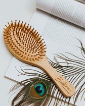 Bamboe haarborstel - Gemaakt van duurzaam bamboe en natuurrubber - bamboe haar - houten haarborstel - bamboe borstel - haarborstel houten pinnetjes - Voor ieder haartype en -lengte - Geen synthetisch geur- en kleurstoffen – Plasticvrij