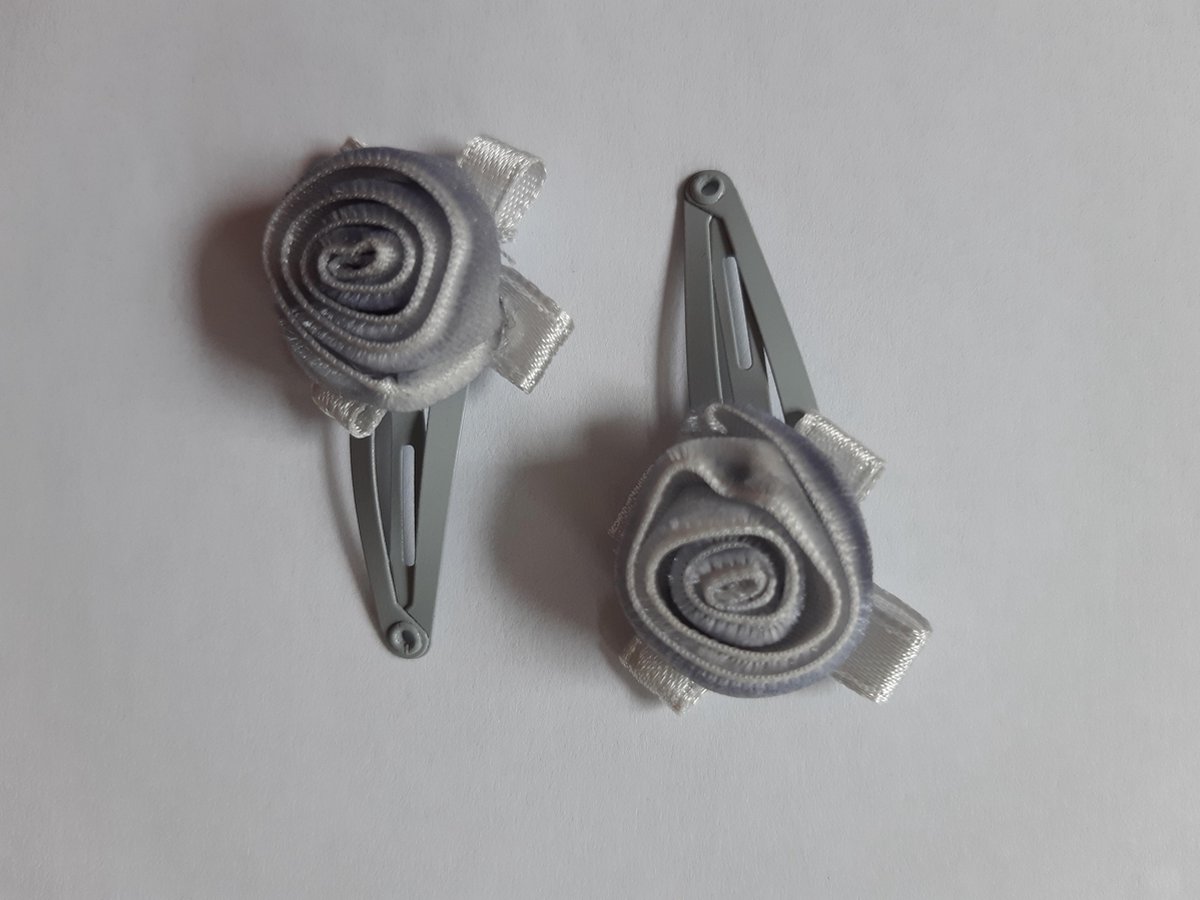 Le Sjalerie  Klikklak Haarspeldje Meisje Met Bloem Grijs - set van 2 speldjes grijze haarspeldjes baby