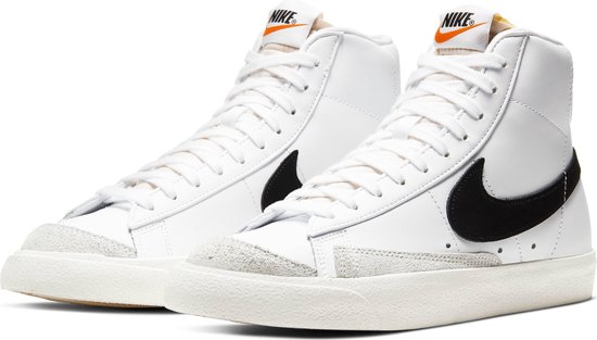 Nike Blazer Mid '77 Dames Sneakers - White/Black-Sail - Maat 38.5 | bol.com