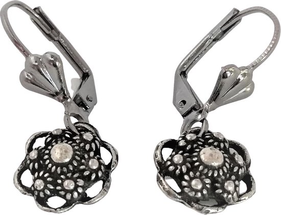 Zeeuws Meisje - Zeeuwse knop - oorhangers klaphaakjes Zeeuwse knoopjes klein en fijn, zwaar verzilverd designerskwaliteit.