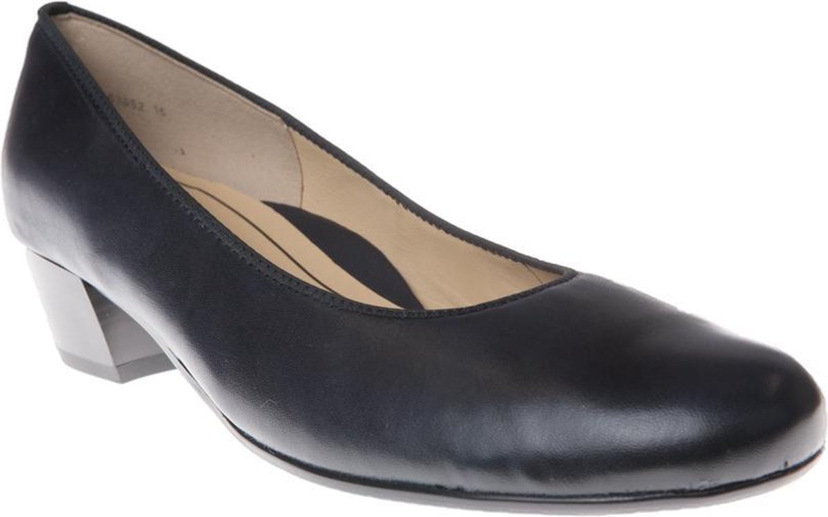 Ara 63652 blauwe pump op een lage hak maat 8
