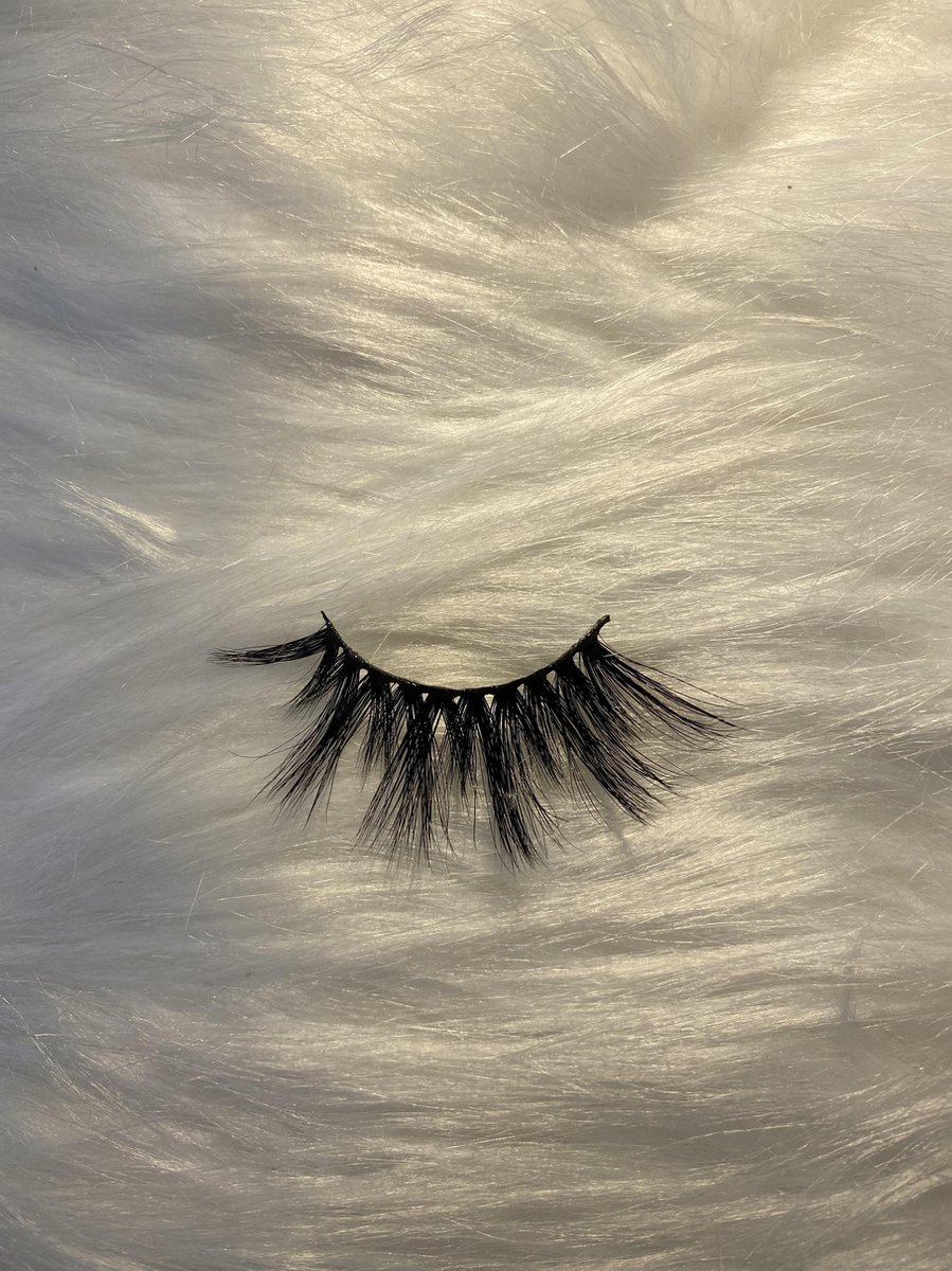 "Crybaby" faux mink lashes | nep wimpers