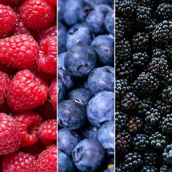 Een verticale strip met close-ups van rode frambozen, blauwe bessen en zwarte bramen.