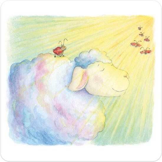 Een lieveheersbeestje zit bovenop de veelkleurige vacht van een slapend schaap onder de zonnestralen.