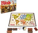 Bordspel Risk met speldoos, wereldkaart, dobbelstenen, kaarten en speelgoedkisten.