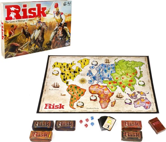 Bordspel Risk met speldoos, wereldkaart, dobbelstenen, kaarten en speelgoedkisten.