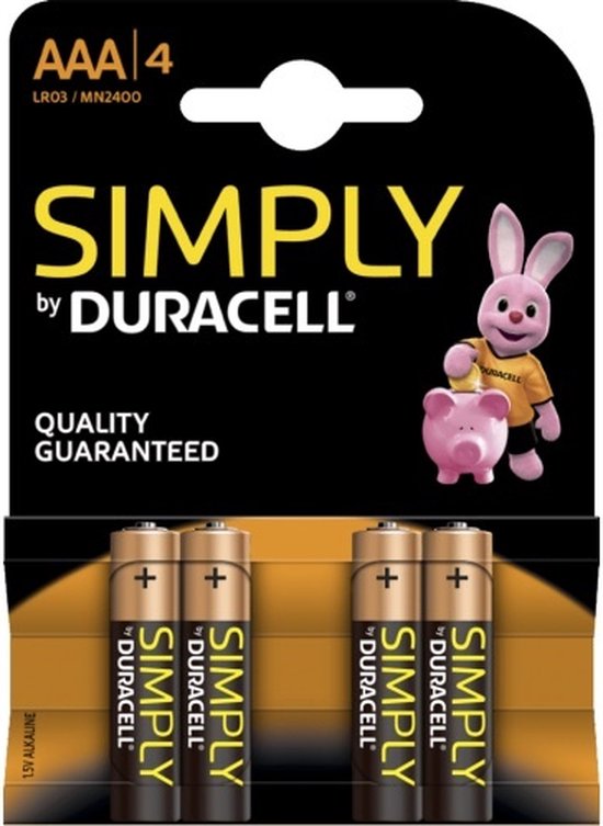 Verpakking van vier AAA Simply by Duracell batterijen met een roze konijn en een varken.