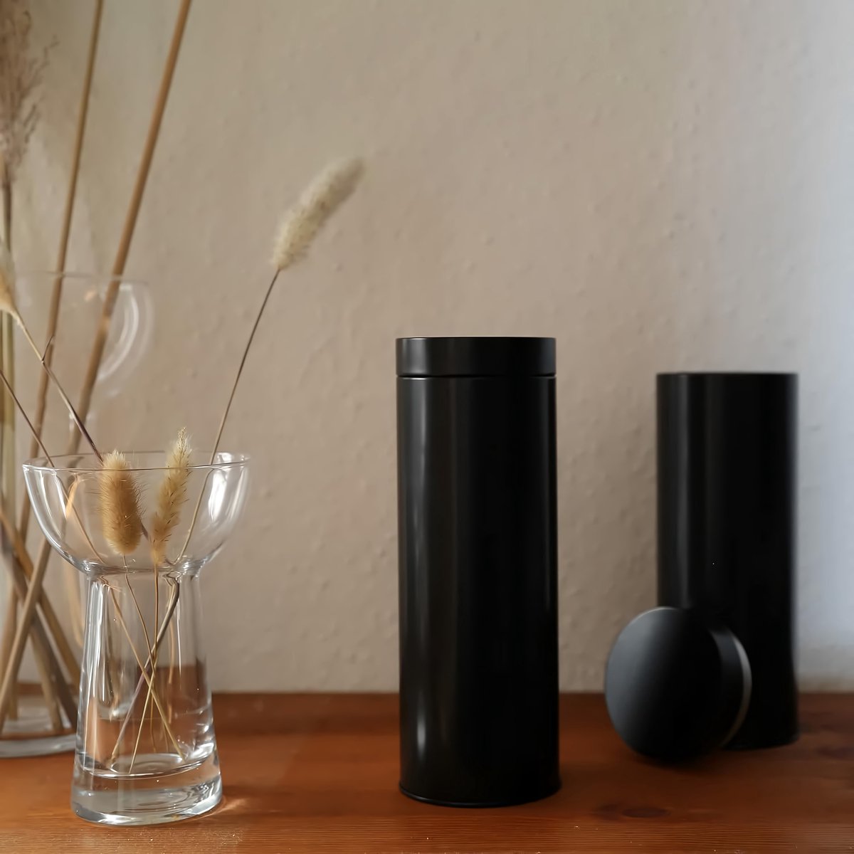 2 x rond koffiepadblik bewaarblik aromabestendig gemaakt van metaal voor 200g Earl Grey per stuk ca. 20 koffiepads 20 x 7 cm (H ø) ook ideaal als eiwit- of theeblik (zwart)
