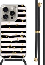 Casimoda® hoesje met zwart koord - Geschikt voor iPhone 15 Pro - Hart Streepjes - Afneembaar koord - TPU/polycarbonaat - Zwart