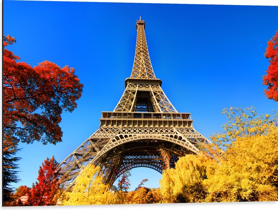 Dibond - Eiffeltoren - Bomen - Parijs - Onderaanzicht - 80x60 cm Foto op Aluminium (Wanddecoratie van metaal)